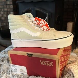 Vans Filmore Hi Plat Skate Sneakers
Suede/Canvas Mint   
Brand new in box! Sz 7